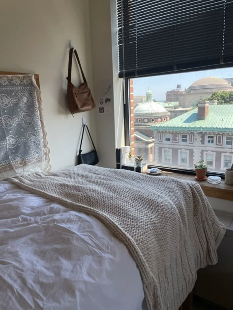 barnard college, columbia university Law Student Bedroom, Columbia Dorm Room, Barnard College Dorm, Barnard College Aesthetic, Columbia Dorm, Columbia University Dorm, Columbia University Aesthetic, Yale Dorm, Columbia Uni