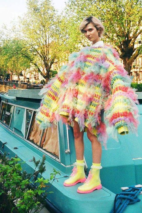 Colorful Clothing, Mini Robes, Weird Fashion, Textiles Fashion, Fashion Design Clothes, Looks Style, Mode Inspiration, Costume Design, Colorful Fashion