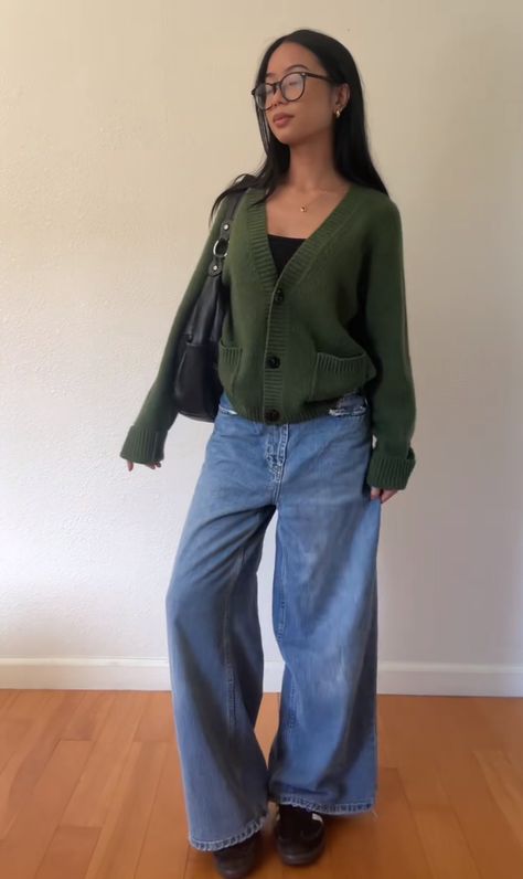 Dark Green Cardigan Outfit Aesthetic, Madeline Argy Outfit, How To Style Cardigan Outfit Ideas, Green Button Up Outfit, Green Cardigan Outfit, Cardigan Outfit, Green Cardigan, Outfit Aesthetic, Hippie Outfits