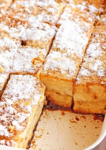 Easy Overnight French Toast, Overnight French Toast Bake, French Toast Bake Overnight, حلويات عربية, Christmas Breakfast Recipe, Bread Puddings, Overnight Breakfast, Breakfast For A Crowd, Overnight French Toast