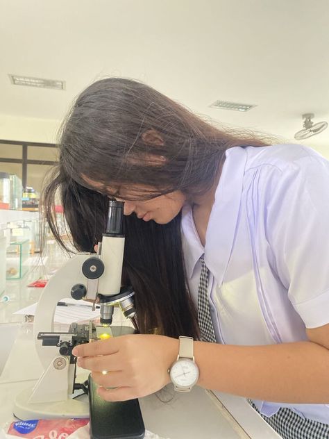 Biology Class | Biology | Cell | Microscope | School Aesthetic Biology Class Aesthetic, Microscope Aesthetic, Cell Microscope, Biology Cell, Class Aesthetic, School Aesthetic, School Life, Biology, First Time