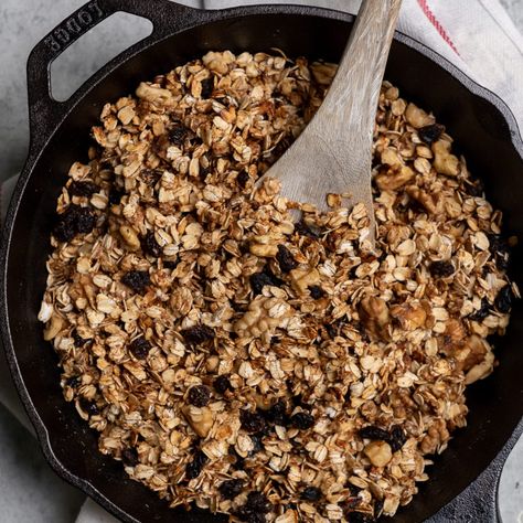 6-Ingredient Stovetop Granola (Oil & Gluten-free) Gluten Free Funnel Cake, Stovetop Granola, Gluten Recipes, Oatmeal Granola, How To Make Granola, Breakfast Vegan, Crunchy Granola, Breakfast Food List, Whole Food Diet