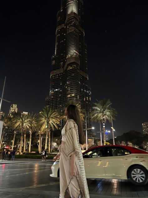 Dubai Girl Aesthetic, Dubai Poses, Dubai Photo Ideas, Dubai Photography Ideas, Dubai Pics, Dubai Fashion Women, Dubai Picture Ideas, Dubai Girl, Dubai Photos