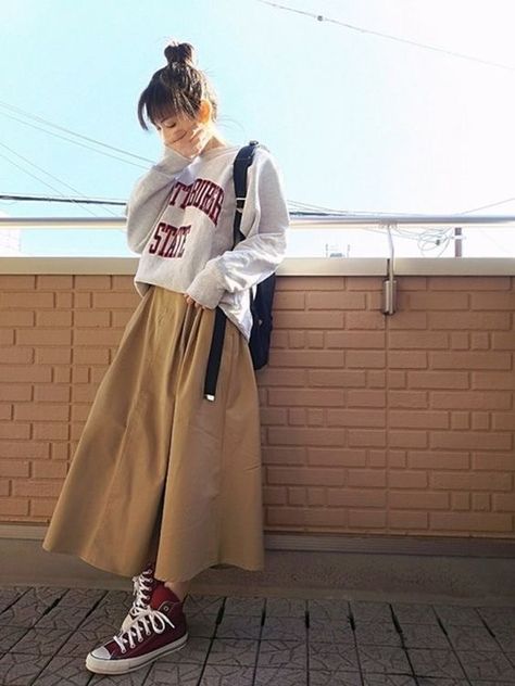 Mode Ulzzang, Stile Hijab, 일본 패션, Looks Street Style, Ulzzang Fashion, Converse Sneakers, Muslimah Fashion, 가을 패션, Japan Fashion