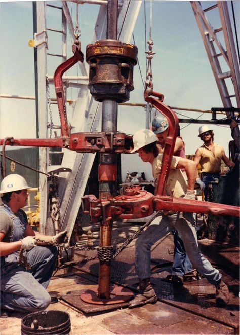 Oil Well Drilling Rigs, Gas Work, Oilfield Trash, Oil Rig Jobs, Water Well Drilling Rigs, Oilfield Life, Petroleum Engineering, Texas Oil, Water Well Drilling