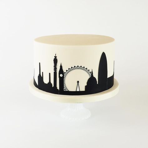 The London Skyline cake. Perfect for a city soirée. Order via info@rosalindmillercakes.com or 020 763 5447 or get in touch for info on pricing Union Jack Cake, Destination Birthday Party, Architecture Cake, Wedding Cake Favors, Eiffel Tower Cake, British Cake, London Cake, 4th Birthday Cakes, Luau Birthday