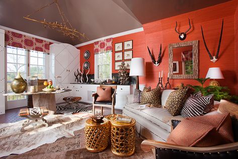 Tropical Interior Decor, Coral Room, Eclectic Living Room Design, Safari Room, Southwestern Home, Style Africain, Living Room Orange, Inspiring Interiors, Eclectic Living Room