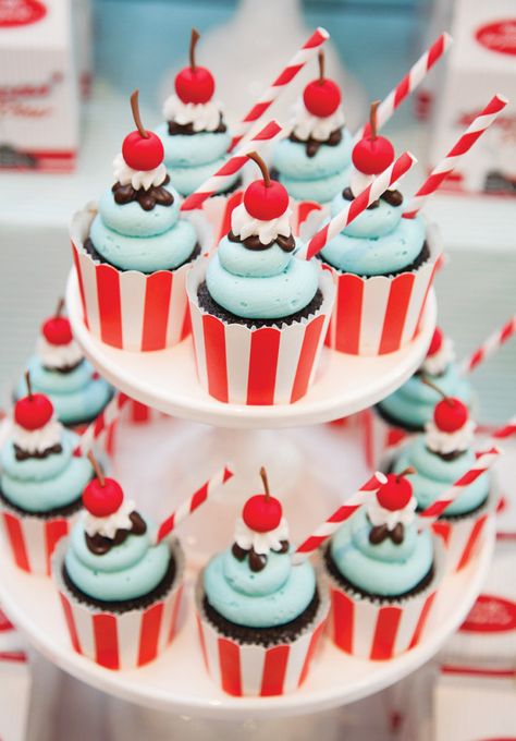 Awesome Retro 50s Inspired Diner {2nd Birthday} Sundae Cupcakes, Cookies Cupcake, Diner Party, 50s Diner, Rockabilly Wedding, Torte Cupcake, Oreo Cupcakes, Retro Diner, Ice Cream Party