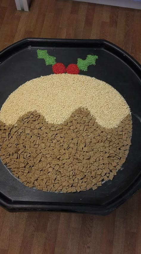 Cereal Tuff Tray, Christmas Sensory Play For Babies, Christmas Tuff Tray Ideas For Toddlers, Tuff Tray Ideas Winter, Christmas Tuff Tray Ideas For Babies, Christmas Tuff Trays, Winter Tuff Tray, Christmas Tuff Tray Ideas, Baby Christmas Activities