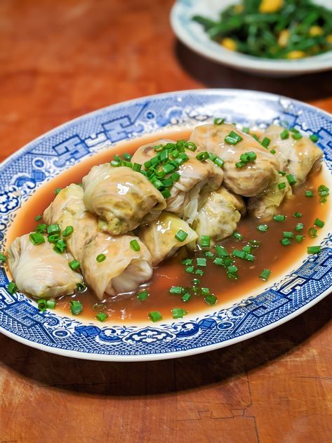 Chinese Cabbage Rolls, Cabbage Rolls Recipes, Recipes For Cabbage, Steamed Food, Asain Food, Pork Wraps, Chinese Kool, Steamed Cabbage, Cabbage Roll