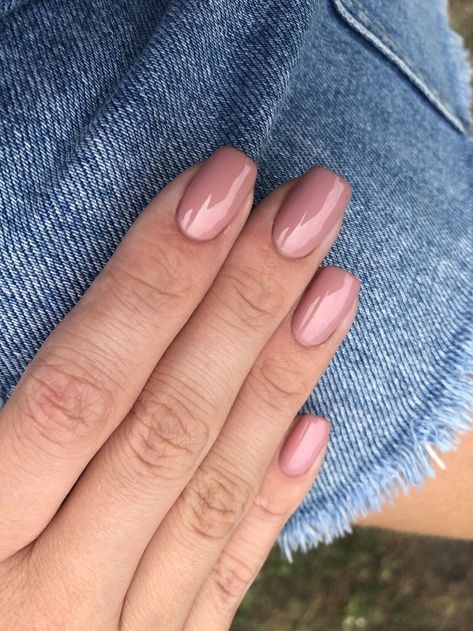 Spring Nails Nude Color, Nail Colours Pale Skin, Gel Nails Nude Color, Pinkish Brown Nails, Manicure Nude Color, Beige Nude Nails, Nude Beige Nails, Simple Nails Nude, Nails Nude Color