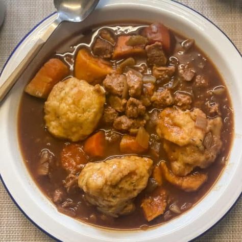 Slow Cooker Vegan Beef Stew and Dumplings - Traditional Plant-Based Cooking Vegan Stew And Dumplings, Diet Slow Cooker Recipes, Beef Stew And Dumplings, Vegan Beef Stew, Slow Cooker Vegan, Beef Stew With Dumplings, Fluffy Dumplings, Veggie Stew, Vegan Crockpot Recipes