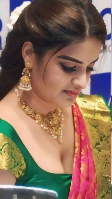 Nidhi Agarwal Saree, Nidhhi Agerwal, Nidhi Agarwal, Women Photography, Viral Shorts, Hot Pics, Indian Actress Hot Pics, Beautiful Smile Women, Girl Body