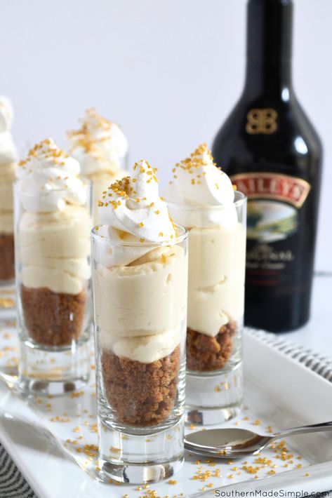 Bailey's No Bake Cheesecake Trifles - Southern Made Simple Baileys Dessert, Traditional Irish Soda Bread, Baileys Cheesecake, Cheesecake Trifle, Cheesecake Cups, Boozy Desserts, Bake Cheesecake, Cheesecake Desserts, Crispy Treats