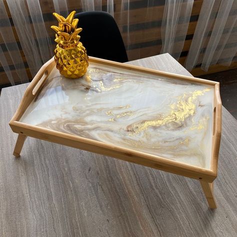 Resin Home Decor. I would love to make something like this one day. Resin Furniture Diy, Resin Tray Ideas, Diy Resin Tray, Seni Resin, Cuadros Diy, Tray Resin, Epoxy Resin Diy, Resin Crafts Tutorial, Resin Art Painting