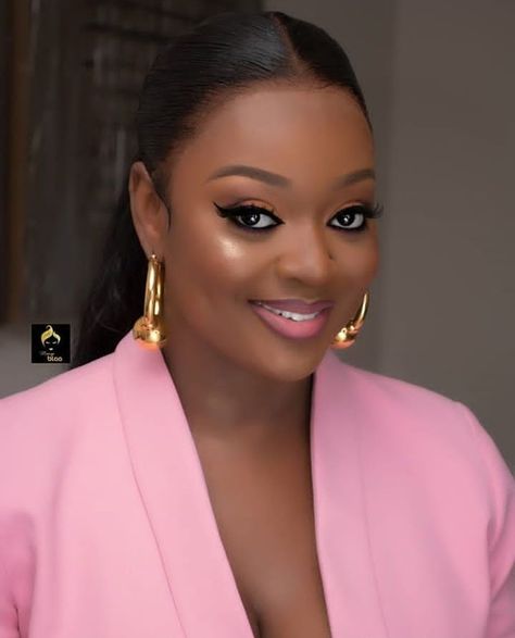 Jackie Appiah, African Makeup, Natural Hair Wedding, Maquillage Yeux Cut Crease, Melanin Skin, Black Glamour, Makeup 101, Makeup For Black Skin, Brown Skin Makeup