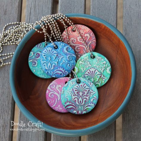 Doodle Craft...: DIY Damask Polymer Clay Pendants!... so easy.. clay, rubber stamp(s), paints of your choice! Polymer Clay Kunst, Easy Polymer Clay, Ceramic Pendants, Polymer Clay Pendants, Baking Clay, Clay Pendants, Tanah Liat, Polymer Clay Tutorials, Poly Clay