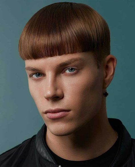 32+ Stylish Modern Bowl Cut Hairstyles for Men - Men's Hairstyle Tips #bowlcut #bowlcutmen #bowlcutfade #menshairstyles #menshair #menshaircuts #menshairstylet Bowling Hairstyles, Wig Rambut, Box Haircut, Army Haircut, Men Haircut Undercut, Hair Cuts 2017, Super Short Haircuts, Military Haircut, Bowl Haircuts