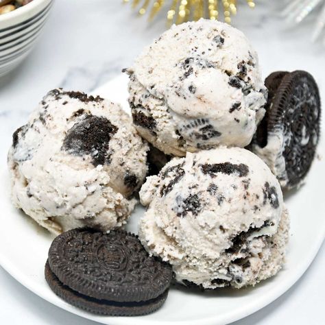 Ice Cream Pictures, Cookies And Cream Ice Cream, Cuisinart Ice Cream, Cuisinart Ice Cream Maker, Oreo Ice Cream, Ice Cream Maker Recipes, Ice Cream Mixture, Cream Ice Cream, Yummy Ice Cream