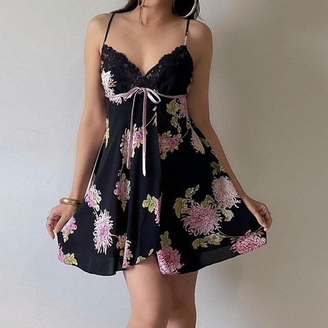 I might be biased but you should probably buy this on Depop 👍 https://depop.app.link/fpXHps0o4zb Vintage Mini Dresses, Sleepwear Fashion, Oscar Dresses, Chiffon Mini Dress, Womens Vintage Dresses, Bridal Lingerie, Floral Chiffon, Vintage Tags, Dresses Xs