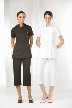 Spa Uniform Ideas, Clinic Uniform, Housekeeping Uniform, Salon Uniform, Beauty Uniforms, Spa Uniform, Salon Wear, Beauty Therapy Room, Uniform Ideas