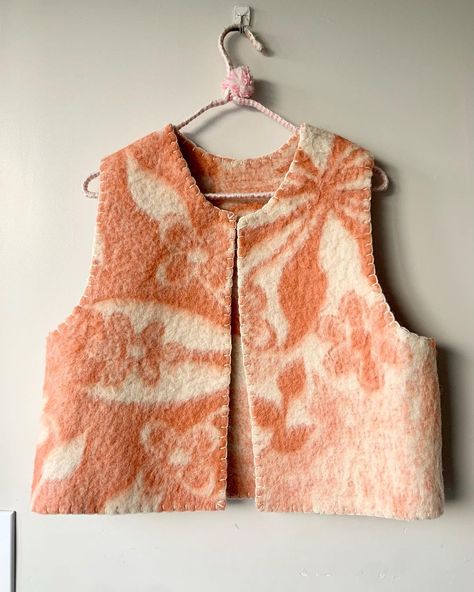 Wool Sewing Projects, Wool Blanket Upcycle Ideas, Coat Made From Wool Blanket, Wool Blanket Upcycle Queen, Upcycle Pants, Blanket Stitch Edge, Blanket Clothes, Vintage Wool Blanket Upcycle, Recycled Wool Sweater Blanket