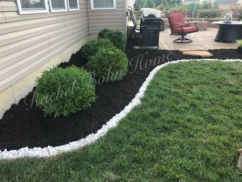 Black Mulch And White Rock Landscaping, Landscape Ideas Front Yard Curb Appeal, Front Lawn Landscaping, Front Yard Plants, Mulch Landscaping, Front Garden Landscape, Small Front Yard Landscaping, Front Yard Garden Design, Rock Garden Landscaping