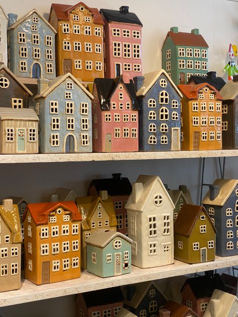 Ceramic Tiny Houses, Clay Houses Buildings Ceramic Art, Miniature Houses, Tiny House, Cake Decorating, Miniatures, Arts And Crafts