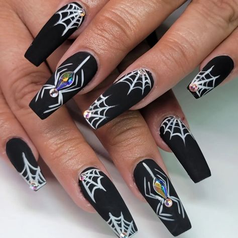 RENEE WADE on Instagram: “Bling spider 🕷 . #halloweennails #blingnails #handpaintednailart #halloweennailart #nails #nailart #nailartist #nailinspo #nailsofinstagram” Halloween Nails With Rhinestones, Nails With Rhinestones, Halloween Nails Easy, Celebrity Nails, Painted Nail Art, Halloween Nail Designs, Halloween Nail Art, Bling Nails, Creepy Cute