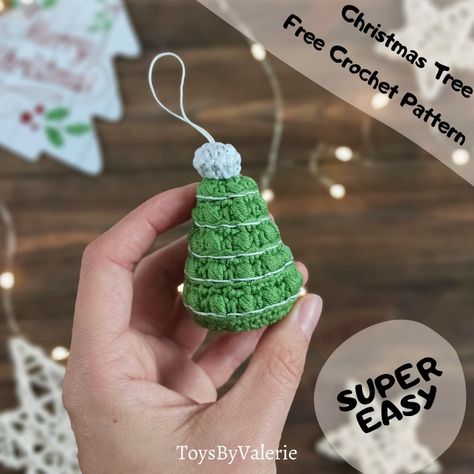 #freecrochetpattern #crochetchristmastree #crochetdiy #crochetkeychain Crochet Mini Christmas Tree, Crochet Mini Christmas, Tree Keychain, Mini Amigurumi, Knit Projects, Crochet Christmas Trees, Small Christmas Trees, Christmas Tree Pattern, Mini Christmas Tree