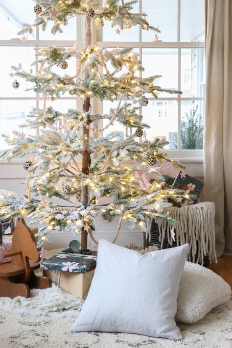 Aspen Christmas Tree, Aspen Christmas, Eclectic Diy, Aesthetic Christmas Tree, Trendy Christmas Decor, Christmas Tree Decorating Ideas, Tree Decorating Ideas, Ideas Christmas Tree, City Farmhouse