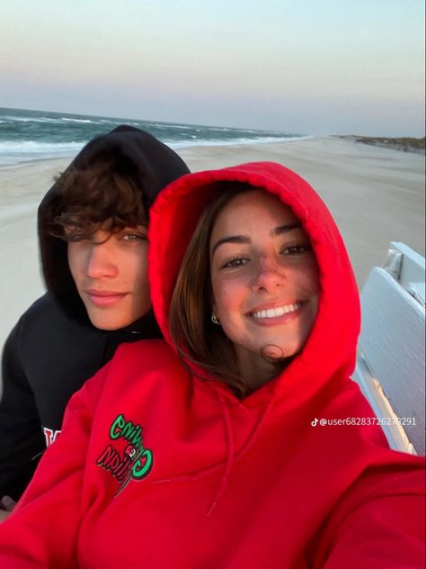 Teenager Couple Picture Ideas, Cute Couple Pics Teenagers, Cute Teenage Couple, Teenage Couple Photos, Teenager Love Aesthetic, Cute Teenage Couples, Teenage Love Aesthetic, Teen Love Aesthetic, Cute Couple Goals Teenagers