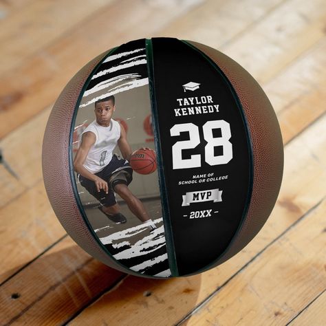 Photo Basketball, Mvp Basketball, Court Basketball, College Class, Personalized Basketball, S Monogram, Hard Work And Dedication, End Of Year, Basketball Players