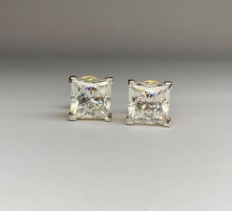 Square Diamond Earrings, Princess Cut Earrings, Rings Jewelry Simple, Princess Cut Stud Earrings, Stud Earrings Wedding, Rings And Bands, Green Sapphire Engagement Ring, Princess Earrings, Princess Cut Moissanite