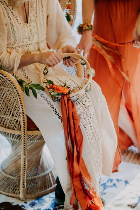 Nomadic Souls Will Love This Algodones Dunes Wedding Inspiration Bouquet Alternatives, Fairy Wedding Dress, Unique Bouquet, Hippie Wedding, Unique Wedding Flowers, Fairy Wedding, Wild At Heart, Tambourine, Deco Floral