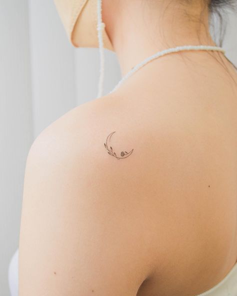 Elegant Crescent Moon Tattoo with Floral Elements Birthday Moon Tattoo, Tattoo Of Moon, Best Moon Tattoos, Tattoos For Triplets, Pretty Crescent Moon Tattoo, New Moon Tattoo Design, Simplistic Moon Tattoo, Small Dainty Moon Tattoo, Moon With Heart Tattoo