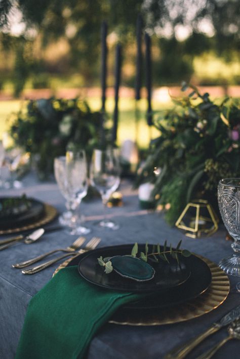 Dark Moody Black Green Gold Table Decor Agate Placecards Napkin Geometric Candle | Edgy Emerald City Wedding Ideas http://www.yvonnegollphotography.com/ Emerald Wedding Colors, Emerald Green Wedding Theme, Dark Green Wedding, Dark Wedding Theme, Green Themed Wedding, Emerald Green Weddings, Goth Wedding, Dark Wedding, Moody Wedding