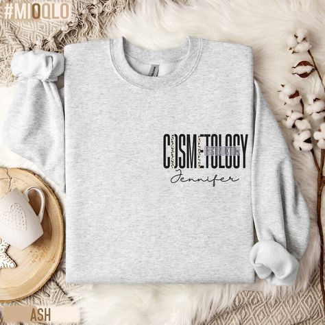 Custom Name Cosmetology Instructor Sweatshirt, Personalized Cosmetologist Teacher Sweater, Esthetics Sweater School Cosmetic Make Up Artist by Mioqlo Cosmetology Instructor, Little Gift Ideas, Teacher Sweater, Cosmetology Student, Make Up Artist, Cosmetology, Student Gifts, Custom Name, Diy Gifts