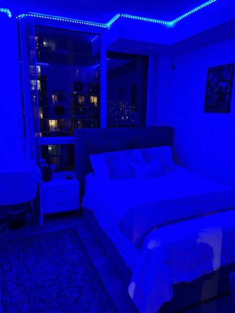 Black And Blue Room Ideas Bedrooms, Blue And Black Room Ideas, Blue Light Bedroom, Royal Blue Room, Plane Bedroom, Dark Blue Bedroom Walls, Black Room Ideas, Bedroom Aesthetic Dark, Boys Room Blue