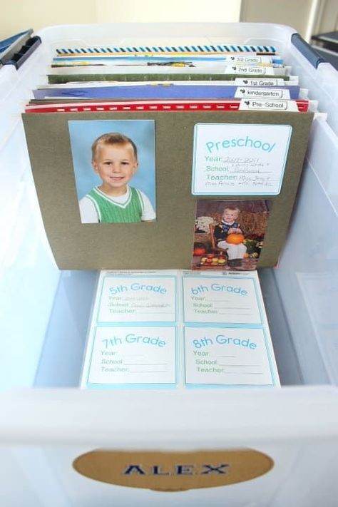 Kids School Papers, Uppfostra Barn, Memories Box, Shower Diy, Diy Bebe, Kids Room Organization, School Memories, Organization Kids, Baby Organization