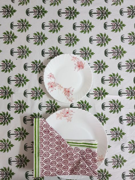 Moroccan Table, Red Napkins, Green Tablecloth, Palm Tree Pattern, Christmas Linen, Red Table, Green Table, Red Decor, White Table Cloth