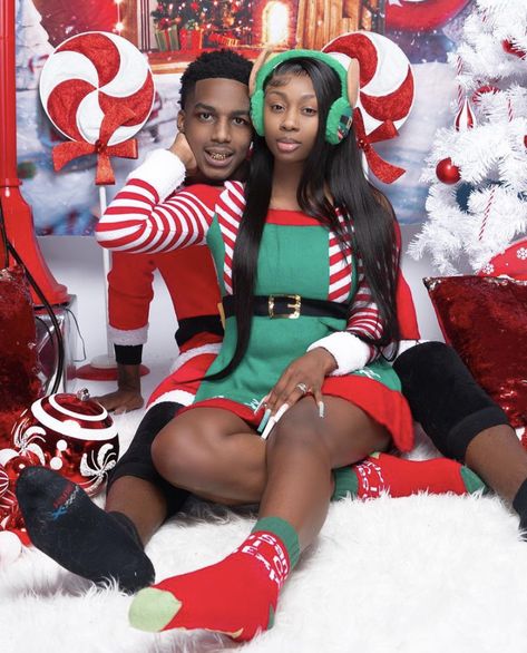 Black Couple Christmas Pictures, Couple Christmas Pictures, Christmas Photos Outfits, Cute Christmas Pajamas, Christmas Couple Photos, Christmas Couple Pictures, Christmas Pictures Outfits, Christmas Family Photoshoot, Matching Christmas Outfits