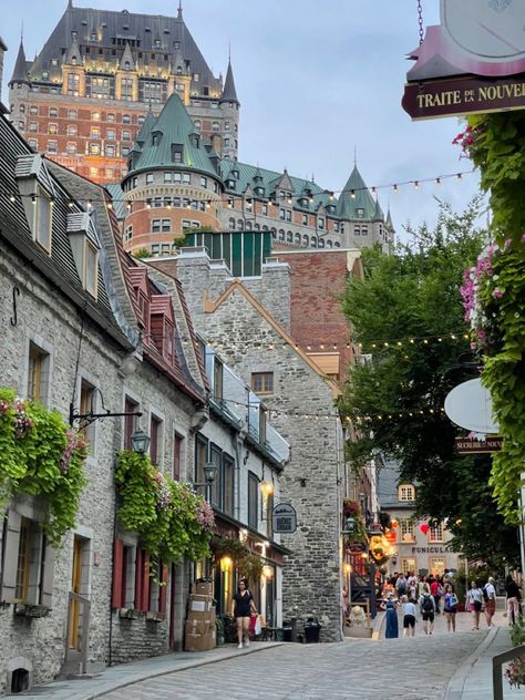 Old City Quebec, Canada Montreal Quebec City, Montreal Quebec Aesthetic, Old Quebec City Summer, Quebec City Fall, Montreal Quebec Canada, Montreal Canada Summer, Quebec City Aesthetic, Montreal Canada Aesthetic