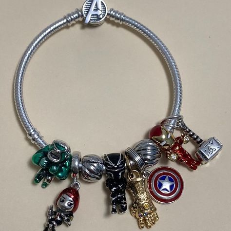 Pandora Marvel Heroes Burning Power Rally Bracelet Set Avengers Bracelet, Avengers Infinity Stones, Pandora Marvel, Pandora Bracelet Charms Ideas, Infinity Stones, Avengers Iron Man, Avengers Captain America, Thor's Hammer, Man Black