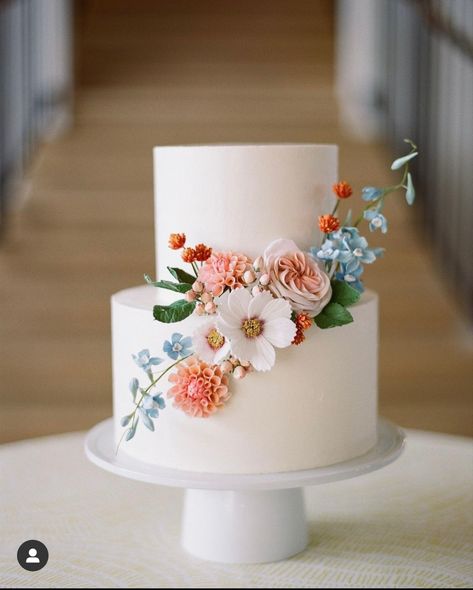 Wedding Cake Flowers Simple, Summer Wedding Cake Ideas, Summer Wedding Cake, Wedding Cake Trends, Summer Wedding Cakes, Small Wedding Cakes, Wedding Cake Ideas, Fresh Flower Cake, Ruffle Cake