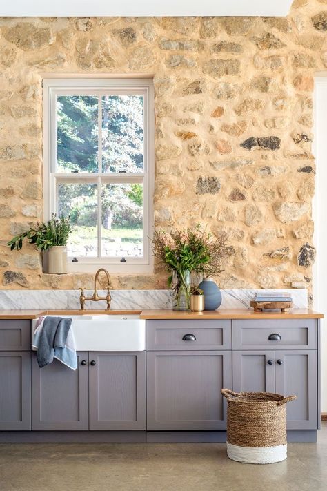 Dapur Rustic, Model Dapur, Australian House, Adelaide Hills, Shaker Style Kitchens, Country Style Kitchen, Stone Walls, Farmhouse Style Kitchen, Modern Farmhouse Kitchens