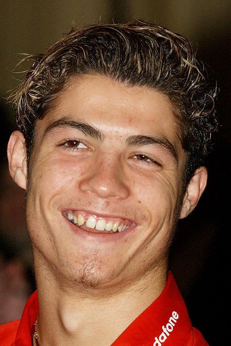 Cristiano Ronaldo. I laughed so hard Celebrities With Veneers, Young Ronaldo, Cr7 Portugal, Bayer Munich, Pretty Teeth, Cr7 Vs Messi, Cristiano Ronaldo Juventus, Nicola Roberts, Ronaldo Pictures