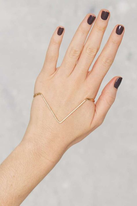 Get to the Point Palm Cuff - Accessories | Winter White | Bracelets Jóias Body Chains, Palm Cuff, Palm Bracelet, Hand Bracelets, Hand Jewellery, Hand Cuff Bracelet, Gold Body Chain, Body Chains, Cuff Jewelry