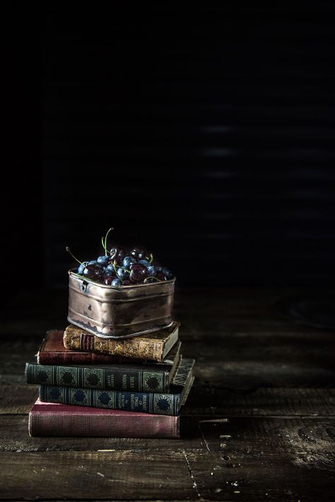 Supernatural Food, Photo Set Up Ideas, Still Life With Books, Trending Graphics, Dark Still Life, Chiaroscuro Photography, Moody Still Life, Food Photography Composition, Moody Food Photography