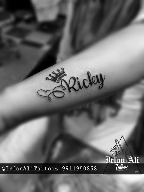 Ricky Name Tattoo, Cute Name Tattoos Husband, Tattoo Of Husbands Name Ideas, Tattoo Names On Arm, Husband Name Tattoo Ideas, Name Tattoos For Boyfriends, Tattoo Ideas Names Husband, Spouse Name Tattoos For Women, Tattoos For Women With Names